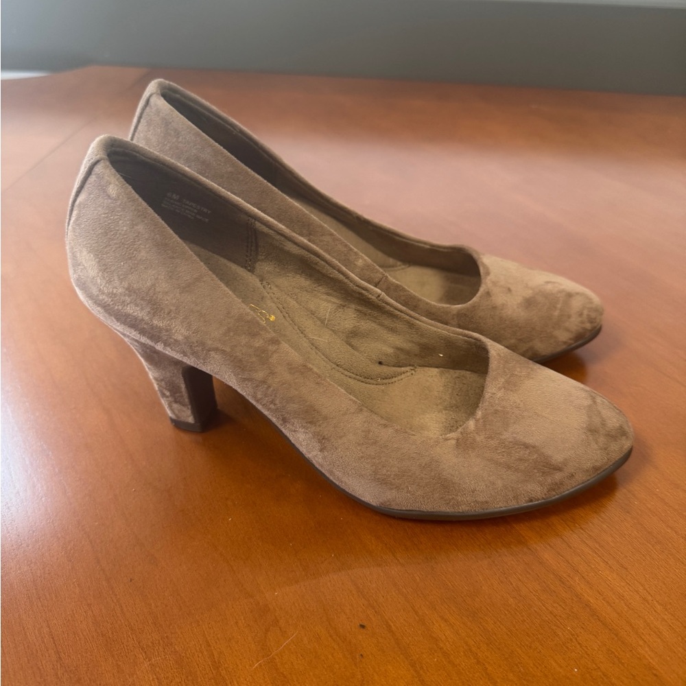 Tan Suede Heeled Pumps (NWOT)